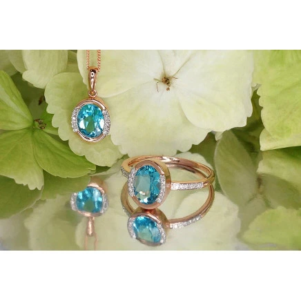 With precious stones,  - Gold ring, 18.5, 2.77 g, Red Gold 585 fineness, Rhodium (Plating) , Diamonds , Blue Topaz